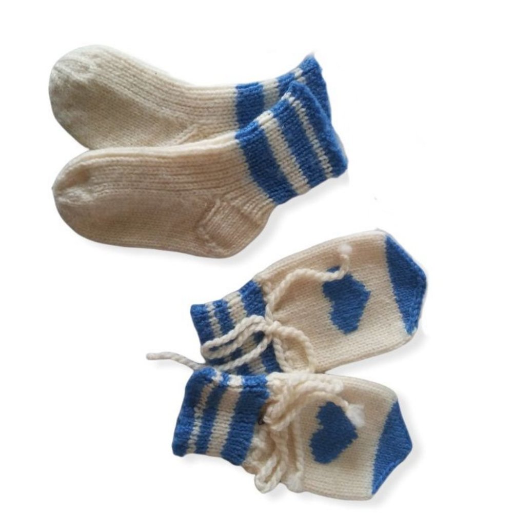 New Handknit in Canada Preemie Wool Hearts Socks and Mittens Model “Bavaria”